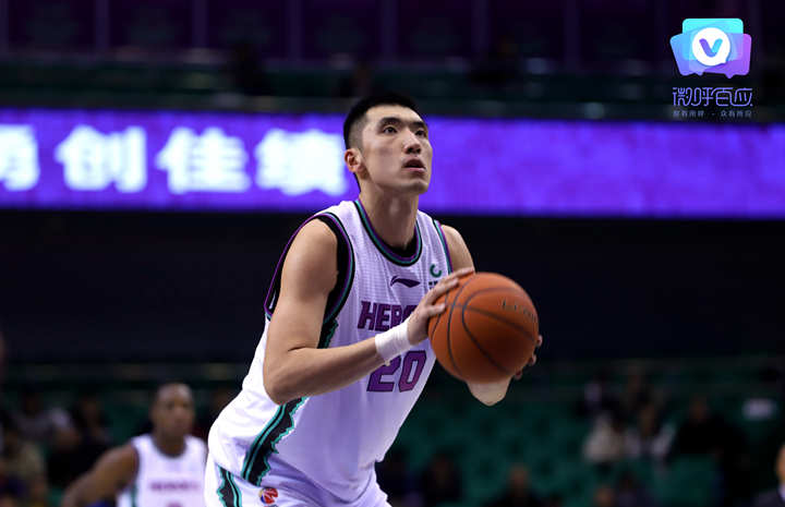 深圳鲨鱼队全力以赴，一往无前抢得胜利