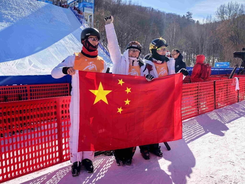 加拿大滑雪选手速度飞快,夺得桂冠 加拿大滑雪选手速度飞快,夺得桂冠