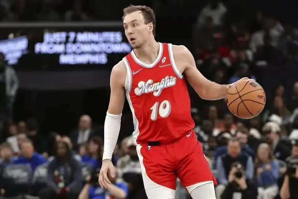 关于尼克斯全队爆发力克灰熊，取得胜利的信息