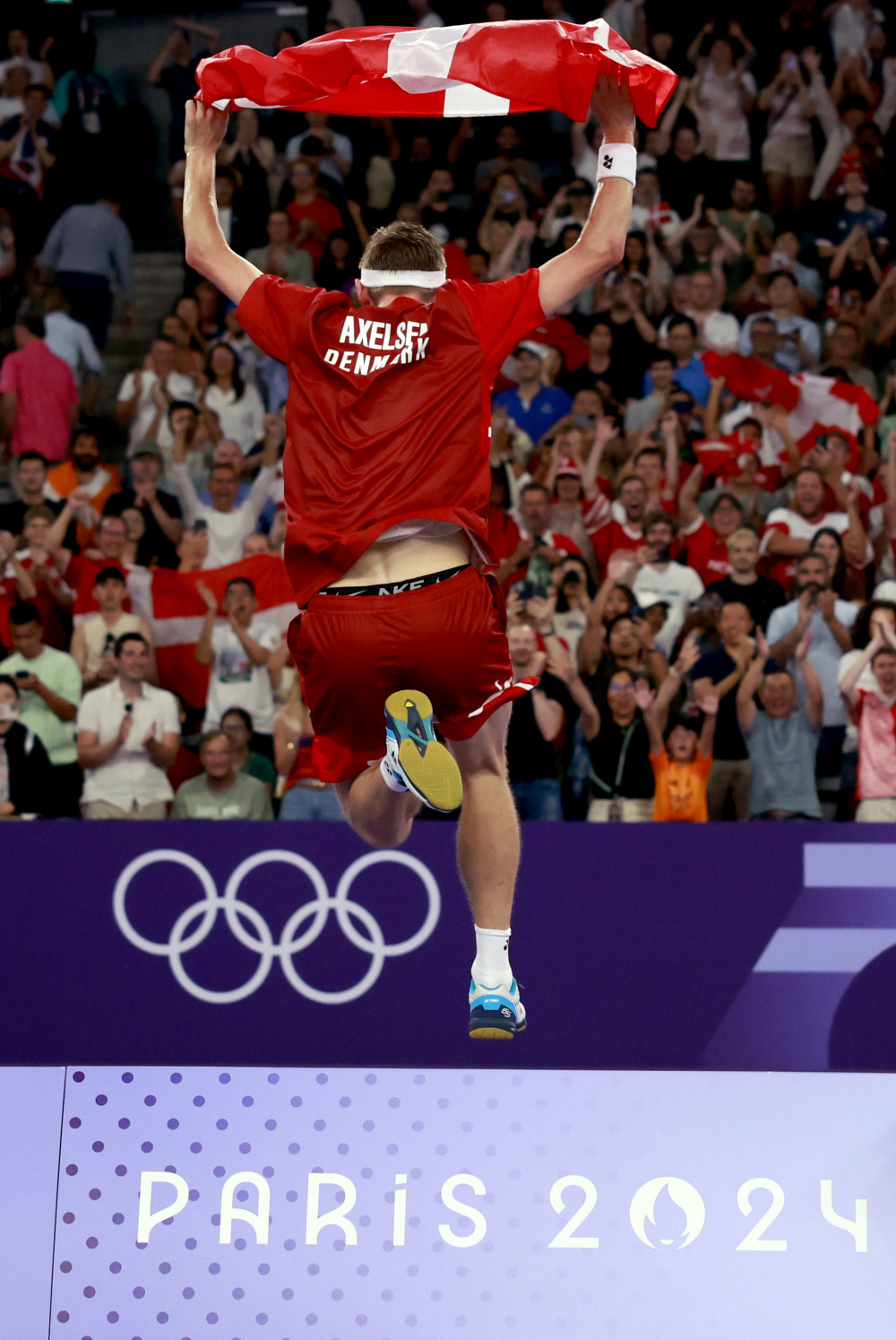 包含英格兰羽毛球队血洗法国羽毛球队，安赛龙完成帽子戏法的词条