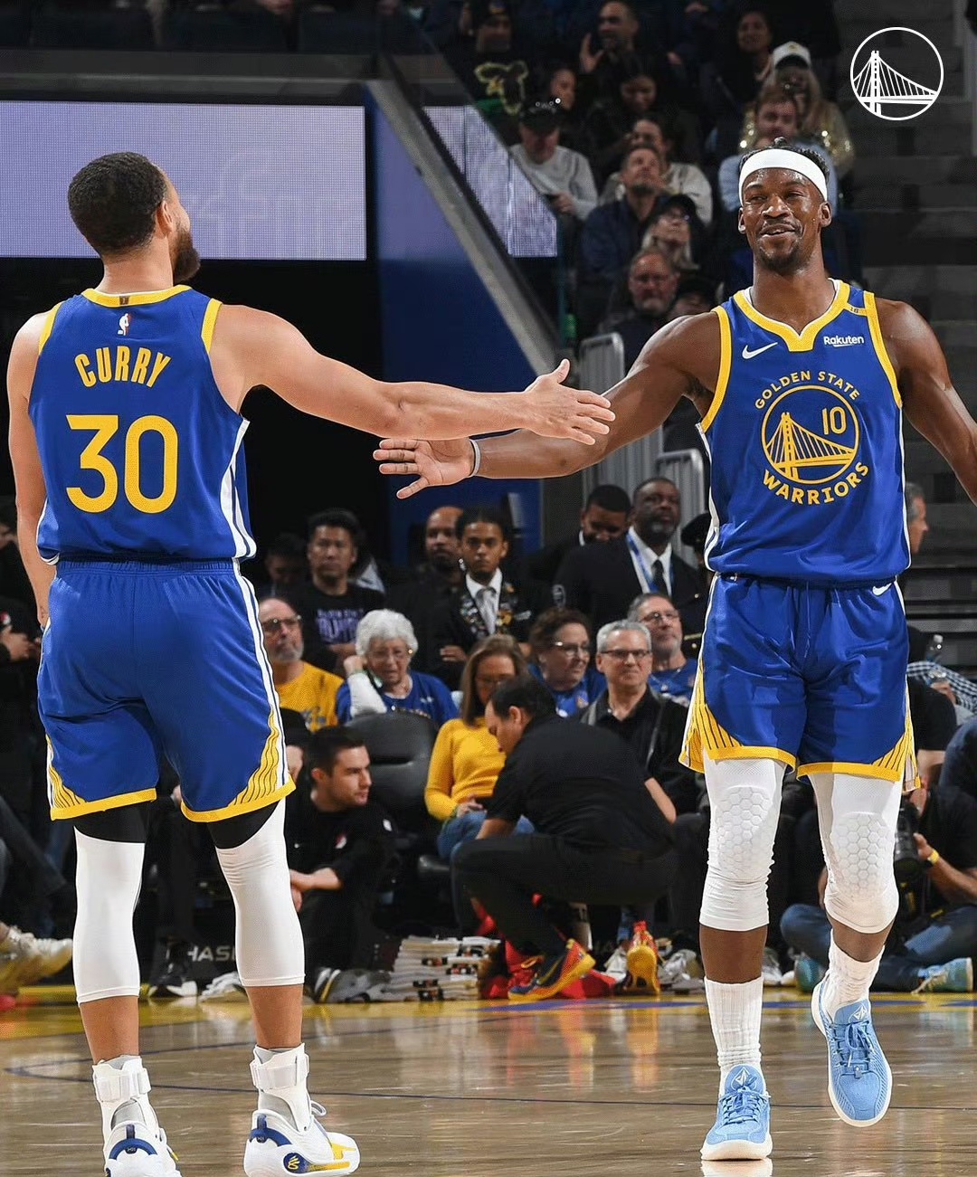 勇士苦战取胜太阳，领先西部