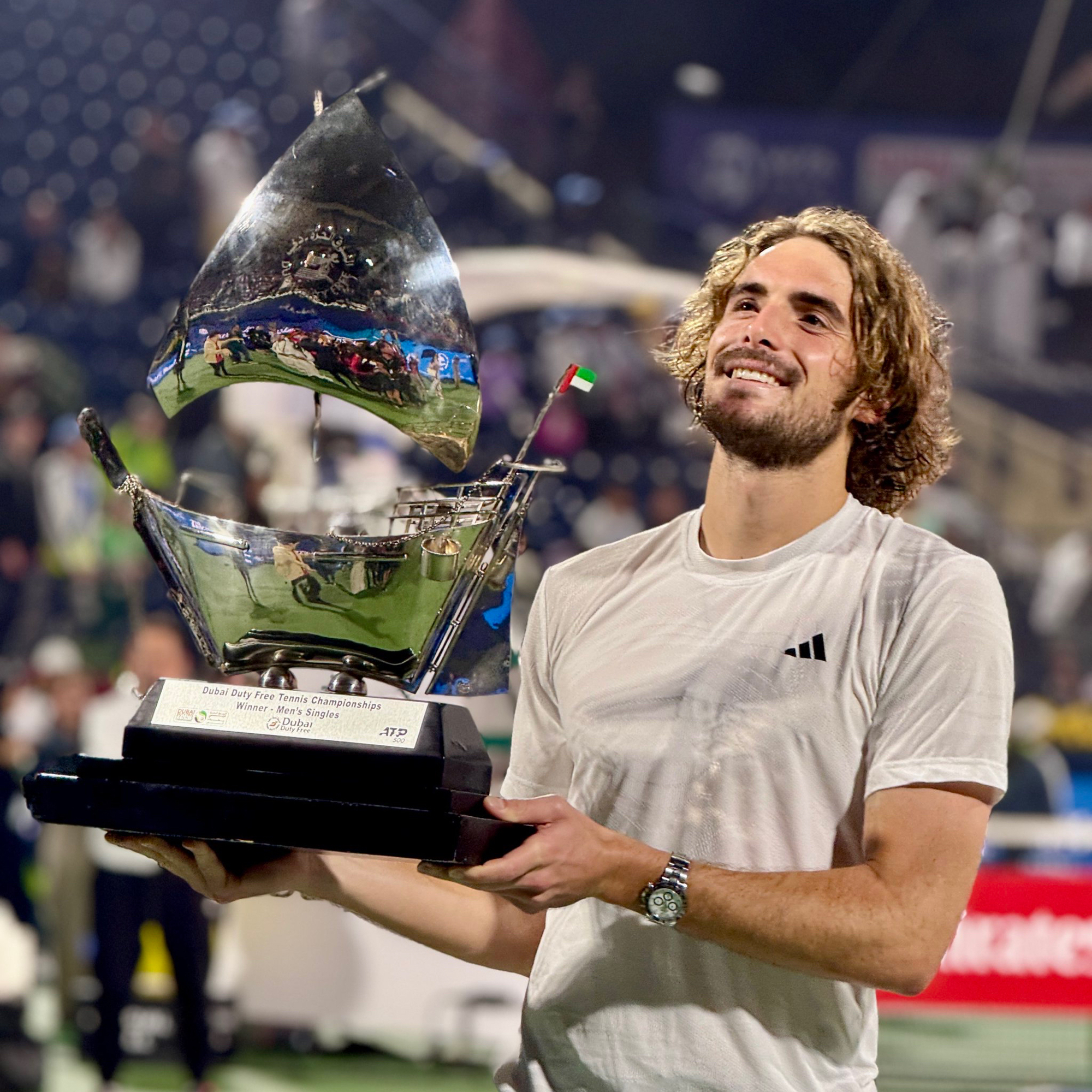 关于澳大利亚网球队鏖战意大利网球队，西西帕斯统治全场的信息