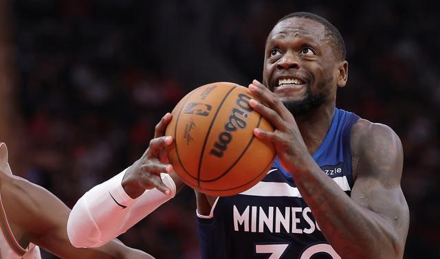 尼克斯主场力克活塞，兰德尔表现出色