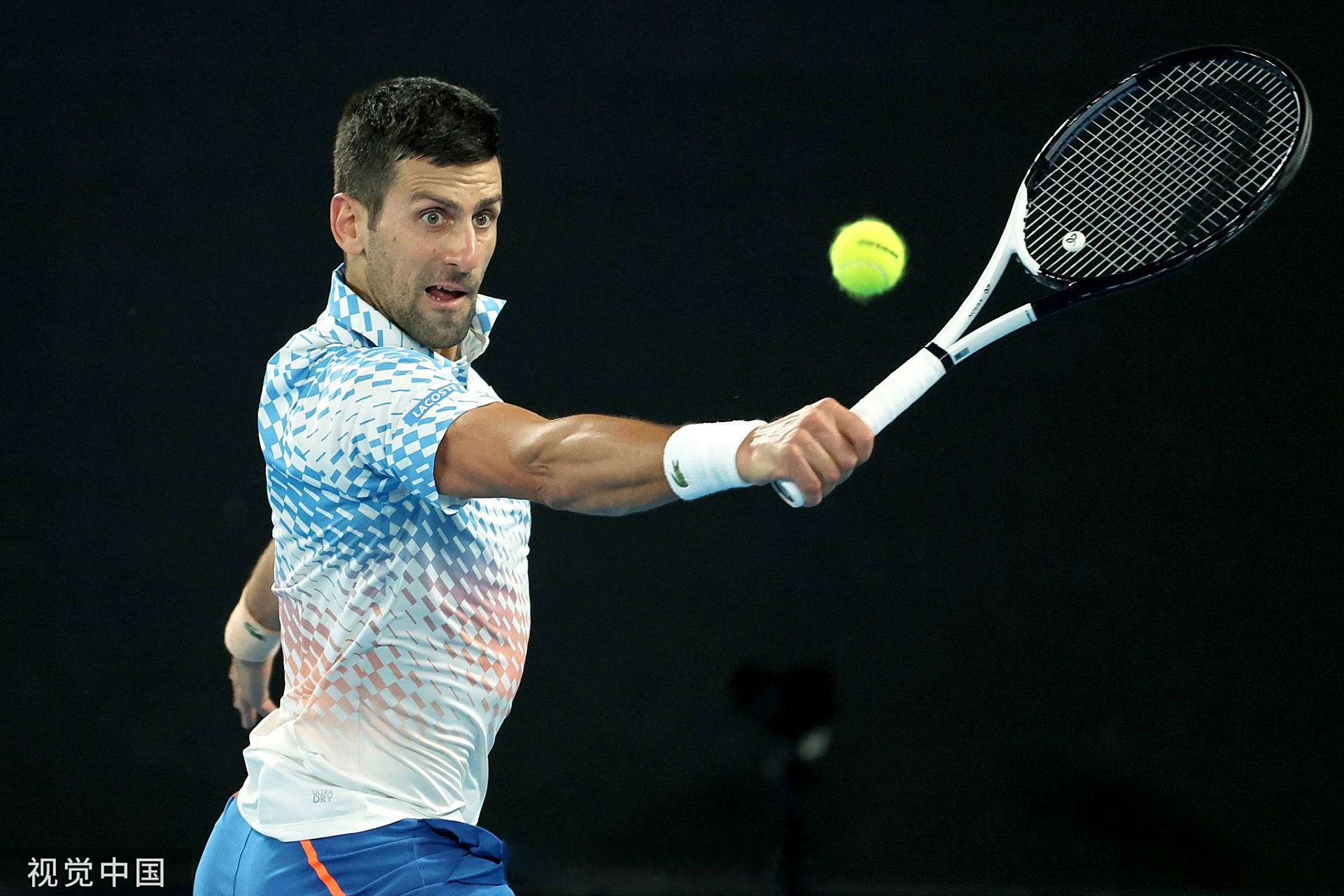 澳大利亚网球队险胜英国网球队，德约科维奇爆发神勇的简单介绍