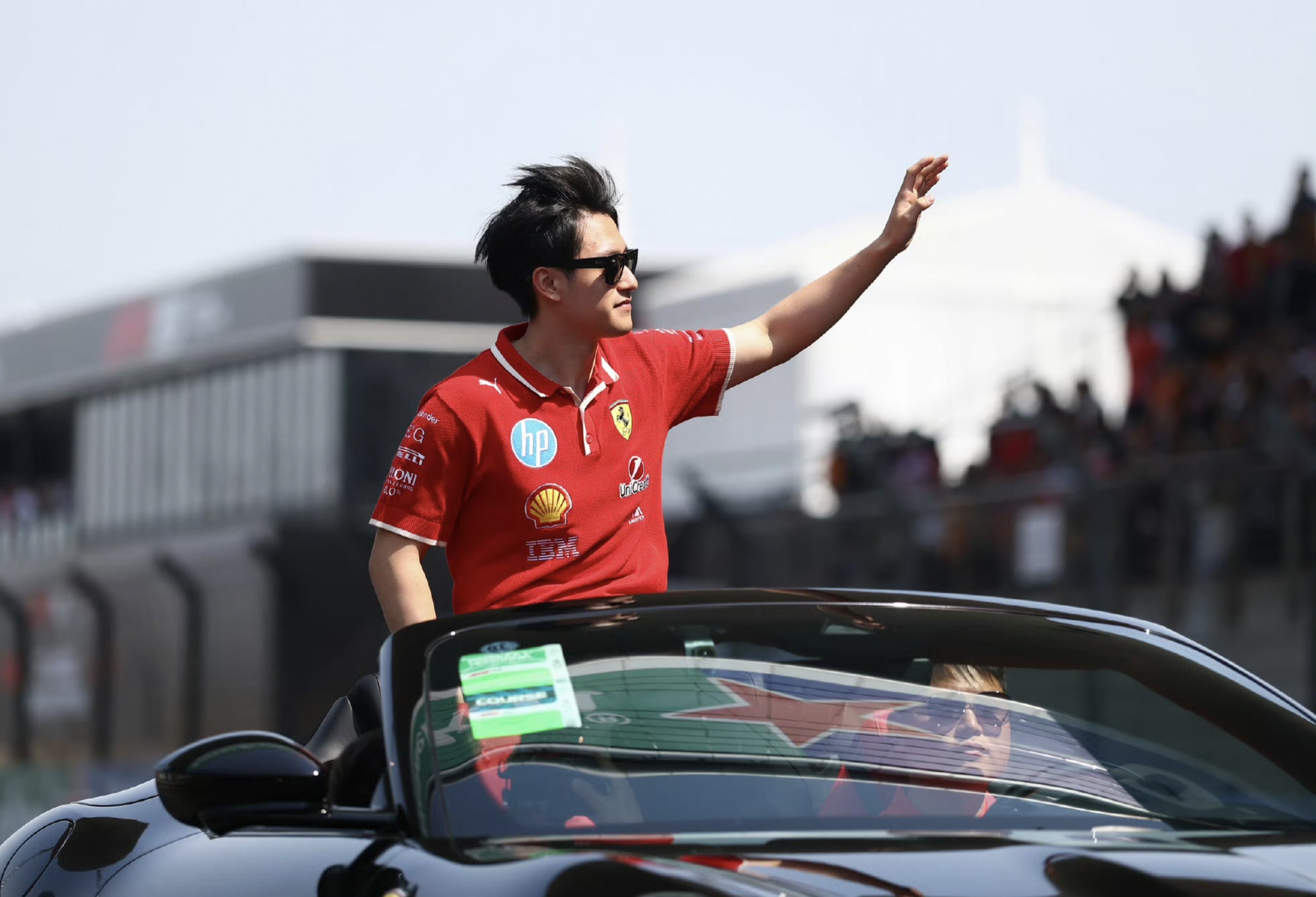 梅赛德斯轻取雷诺车队，周冠宇点燃赛场