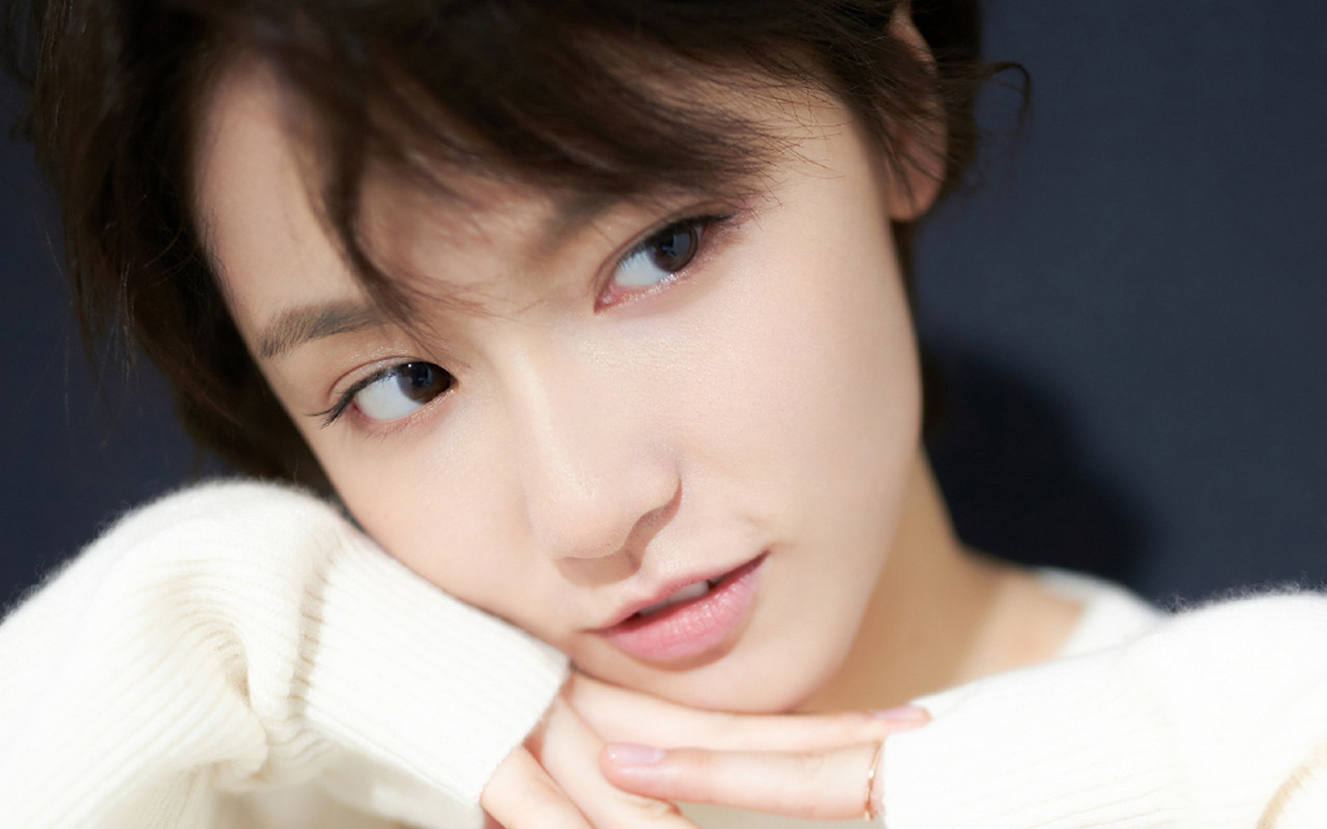 NBA季后赛之夜，阿劳霍巨星价值闪耀，引领球队逆风翻盘